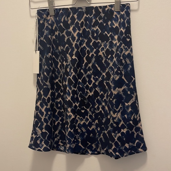 Babaton | Pattern Mini Skirt - Picture 3 of 6